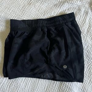 Hotty Hot High-Rise Lined Short 4" Size4 Camouflage